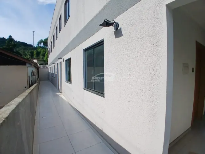 Apartamento novo e semi mobiliado, disponível para locação no Bairro Ribeirão Fresco, Blum