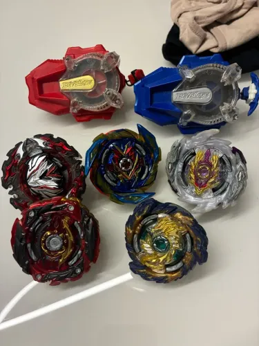Beyblades usadas e arena original takara tomy