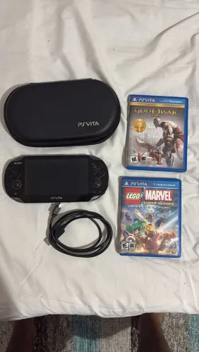 Ps vita desbloqueado c jogos físico e mais de 1000 jogos na memória 
