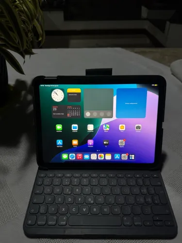 IPad A16 (11º geração) + Capa e teclado Logitech