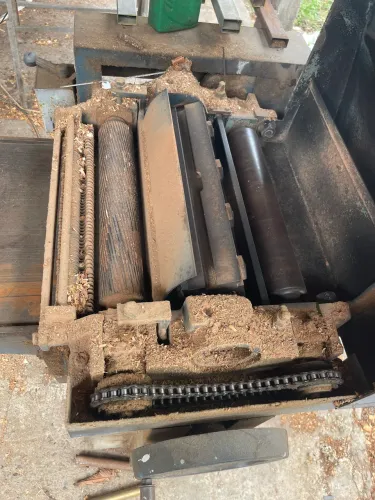 Vende se máquina industrial de beneficiar madeira 