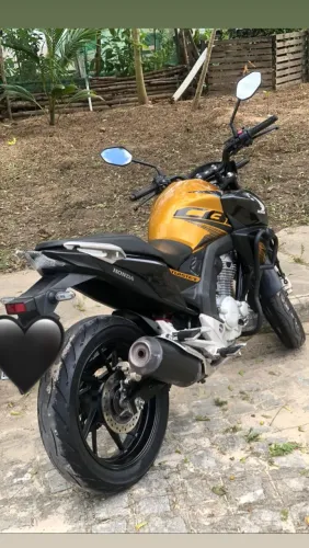 Vende-se CB Twister 250cc