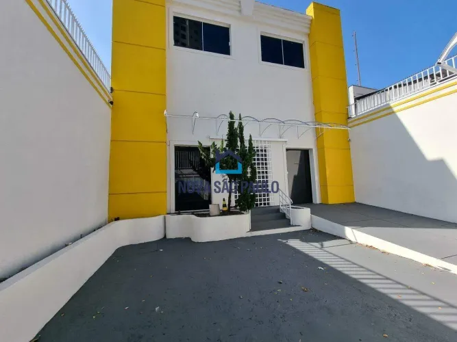 Galpão 750 m², reformado, vago,3 pisos de 250m² cada, Ar-condicionado /1.900m ao Metrô Sac