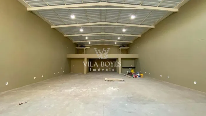 Salão comercial para alugar no bairro Vila Independência, em Piracicaba/SP.