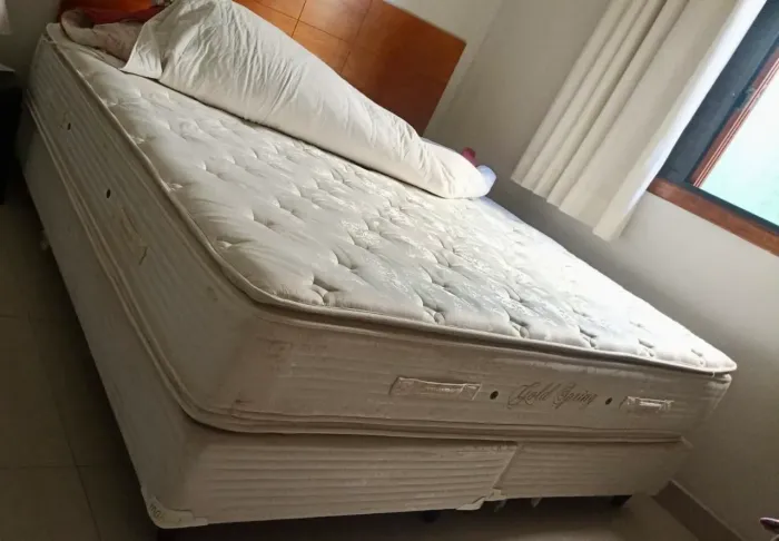 Cama King 2x2m em bom estado!