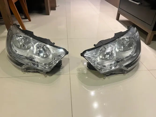 Par de faróis originais Citroen C4 Lounge 2018