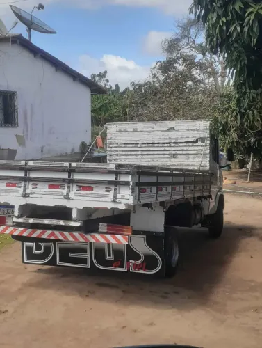 Caminhão 710 carroceria boleto