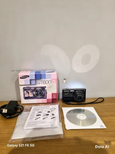 Câmera Samsung St600 com acessórios