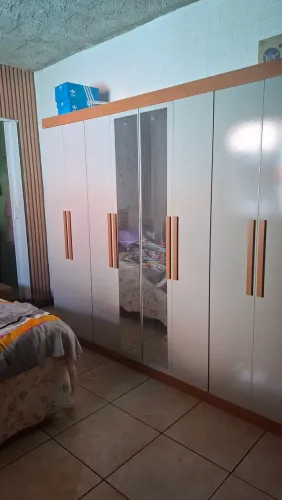 GUARDA-ROUPA CASAL GRANDE COM ESPELHO!NOVO!