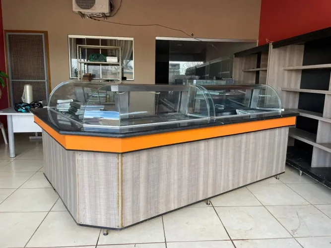Balcão com estufa quente e fria
