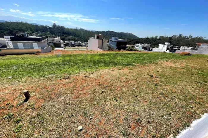 Terreno à venda no Condomínio Veneza com 300m² em Cézar de Souza - Mogi das Cruzes/ SP