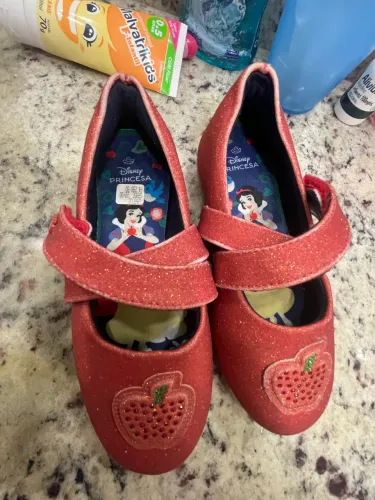 VENDO SAPATILHA BRANCA DE NEVE