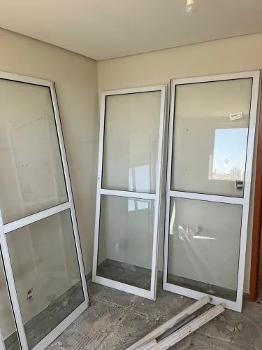 Porta Esquadria de Alumínio