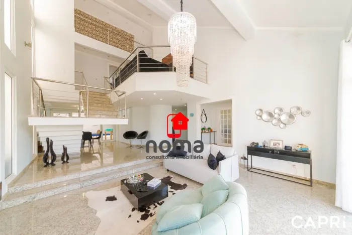 Casa com piscina em condomínio fechado!