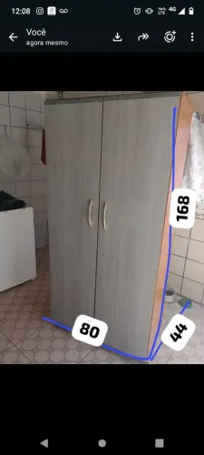Um guarda roupa bem conservado 