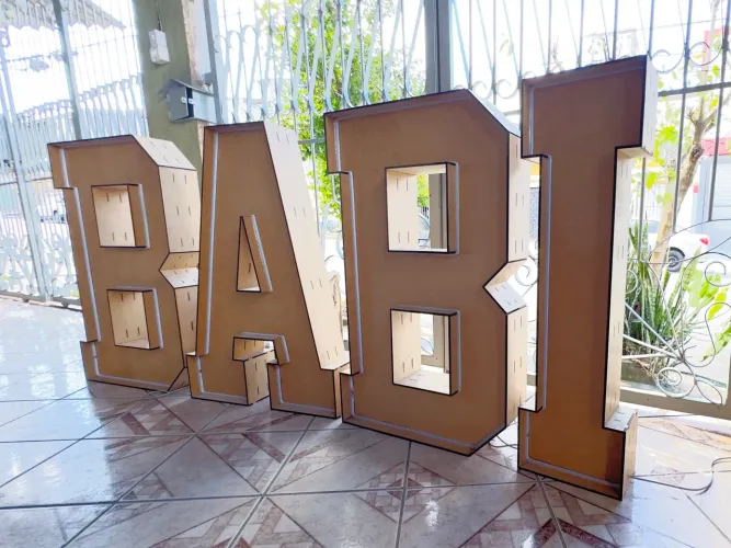 Letras RGB decorativas em MDF