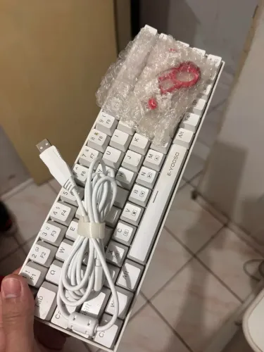 Kit gamer teclado mecânico + mouse colmeia RGB