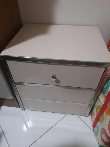 Par de mesas de cabeceira oportunidade