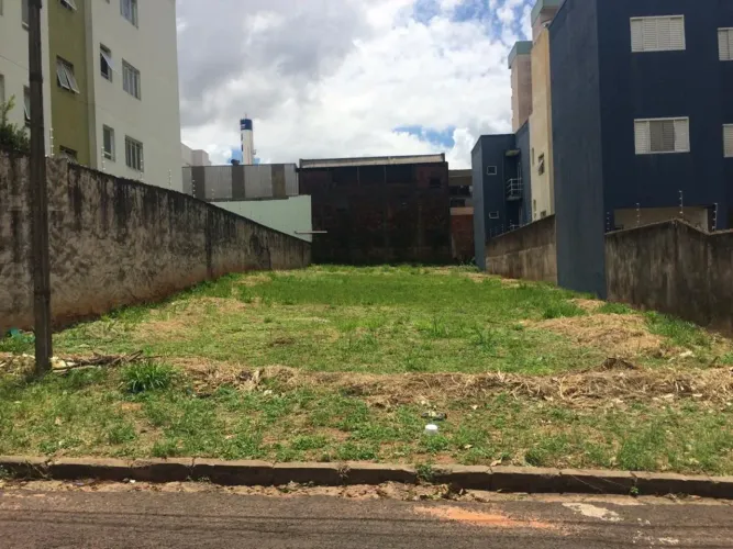 Terreno à venda, Jardim Araxá - Marília/SP