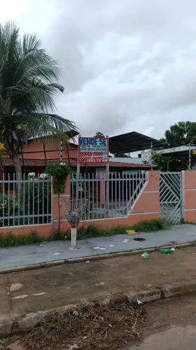 Vende-se casa no bairro centenário