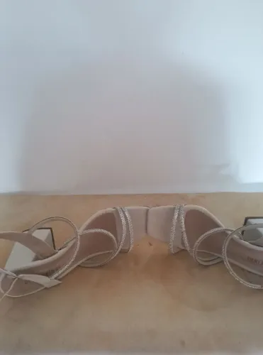 Sandália Branca Salto Alto com Strass nas tiras