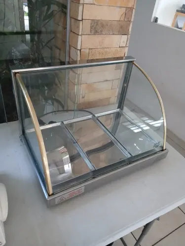 Vendo estufa para salgados com três bandeiras