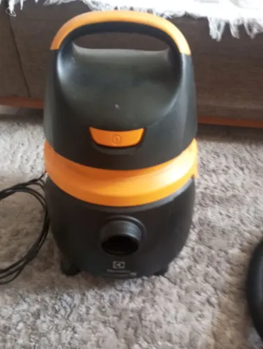 Aspirador de Pó e Água Eletrolux