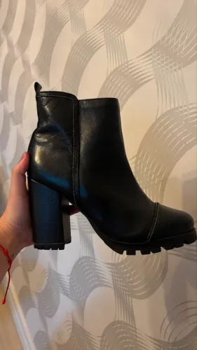 Bota em couro Arezzo