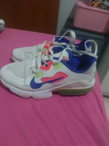 Vende se Tênis Nike feminino número 35 calça 34