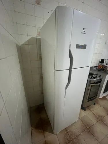 Vende-se geladeira eletrolux