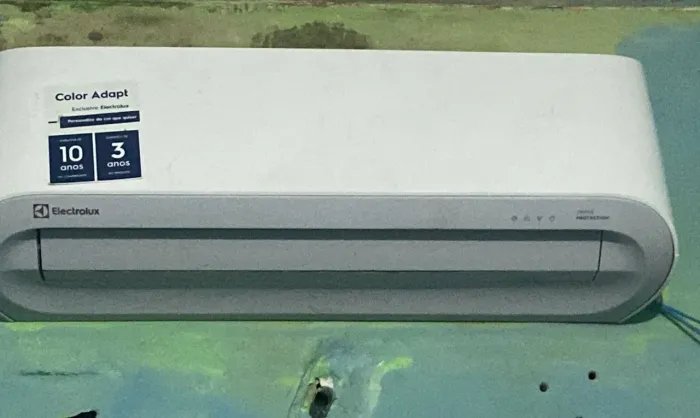 Vende-se este ar condicionado split 12 mil btus com três meses de uso 