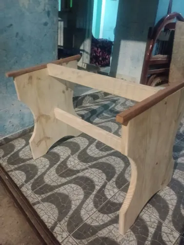 Lindo pé de mesa de madeira maciça 399,00