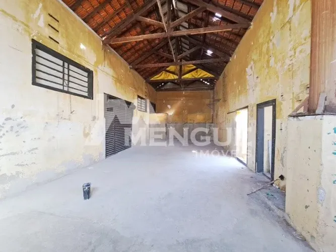 Aluga-se depósito no Navegantes com 286m² por R$ 2.500,00.