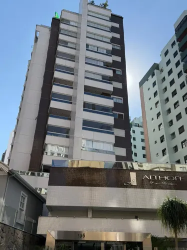 Excelente apto 03 suítes, com splits, 02 suítes com armários embutidos, sala ampla 02 spli