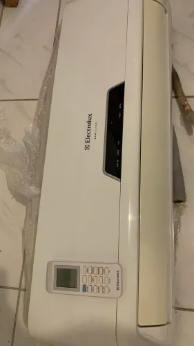 Ar-Condicionado Split Hi Wall Electrolux Ecoturbo 12000 BTUs Controle Remoto