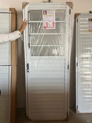 Porta basculante de alumínio branco 