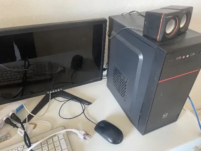 Computador Xeon 32 Gb de memória com monitor