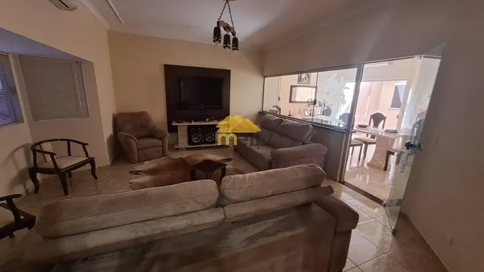 Casa para Venda em Presidente Prudente, Parque Residencial Funada, 4 dormitórios, 2 suítes