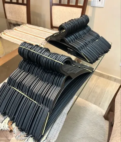 Vendo 100 cabides novos por