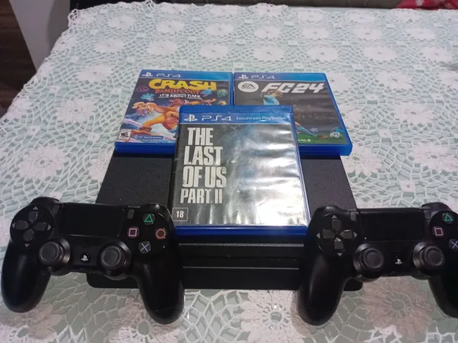 Playstation 4 com 2 controles e mais 3 jogos (+ cabos de ligar o PS4)
