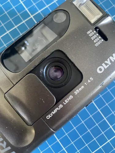 Câmera analógica Olympus Trip MD2