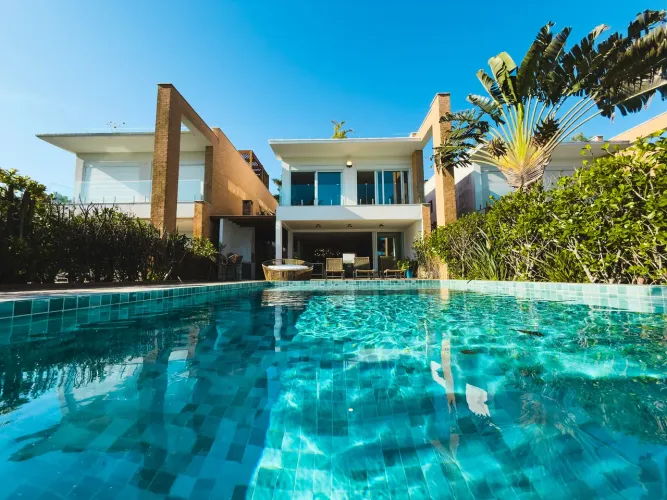 Casa pé na areia em condomínio - Praia de Maresias