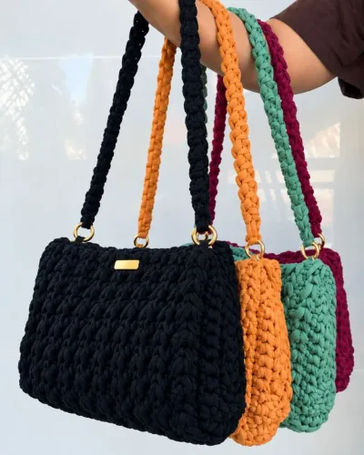 Bolsa Artesanal de Crochê