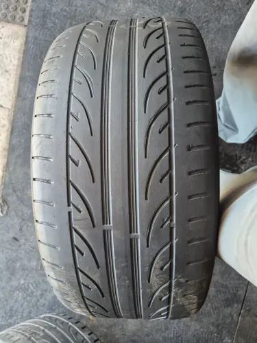 Um pneu 245/35/19 hankook todo em ordem (250 em 3× no ct