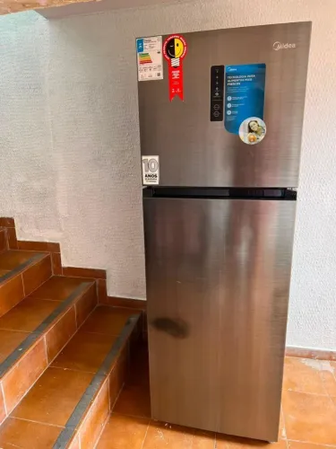 Geladeira midea semi nova