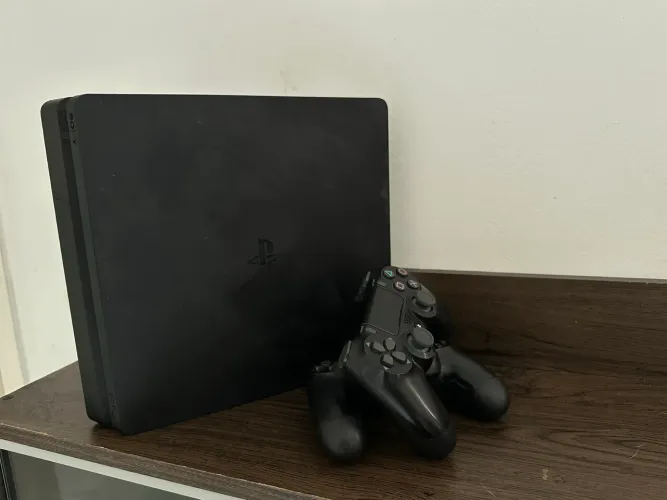 PS4 SLIM 1TB