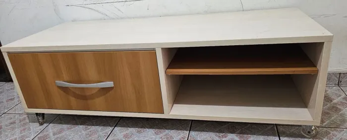Recamier rack com rodízios feito em marcenaria 