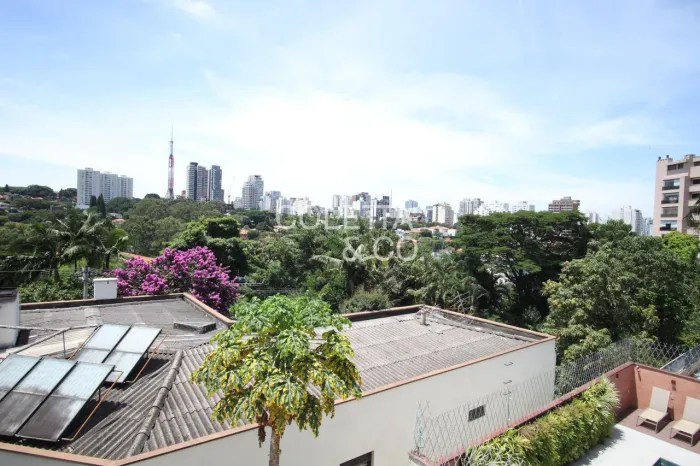 Casa com 322 m², 4 suítes à venda no bairro Jardim das Bandeiras (Vila Madalena).