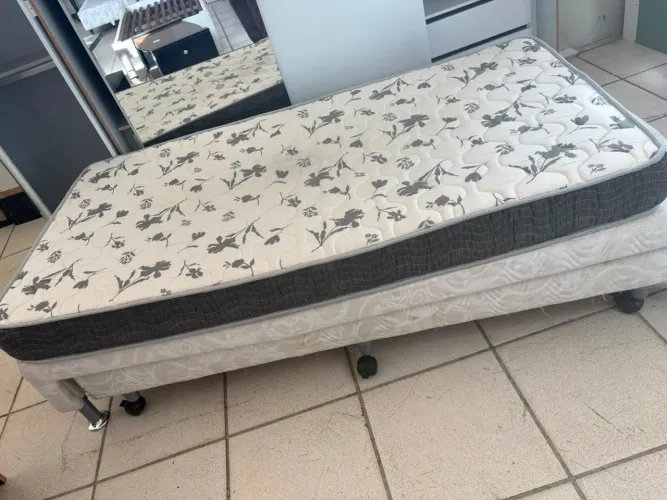Cama solteiro com auxiliar