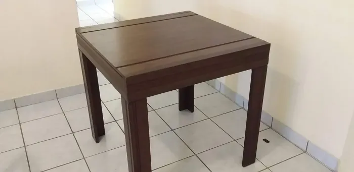 Mesa de madeira pra 4 cadeiras 